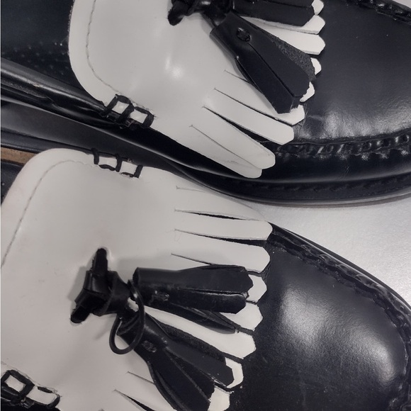 Bass Black and White Leather Loafers size 7 pre
Owned Exellent condition main image 4